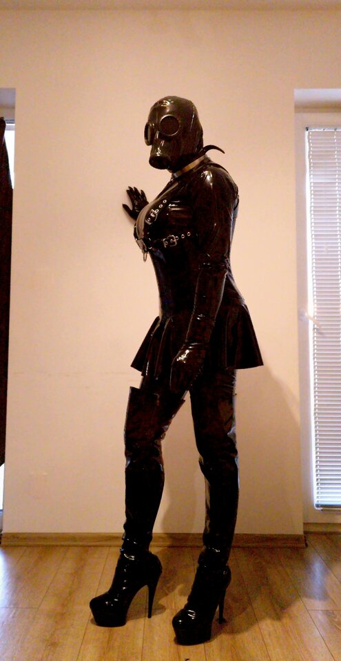 21269.jpg - LatexSlutCD