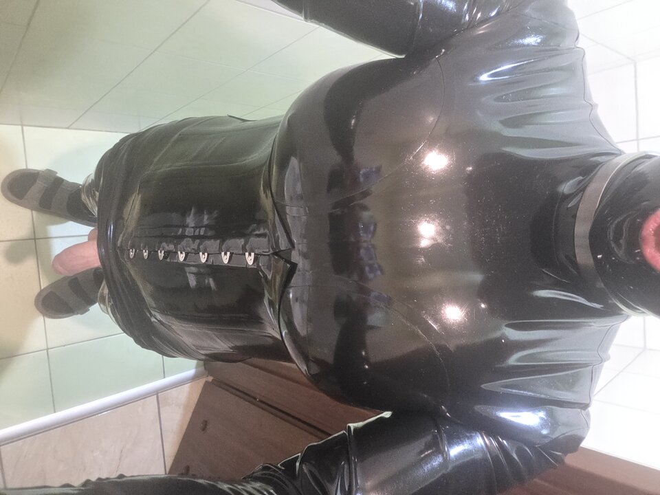 20260216_035601.jpg - LatexSlutCD