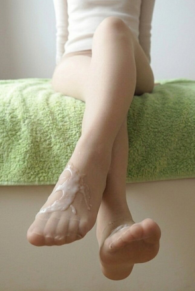 1000055209.jpg - Nylonfoot1