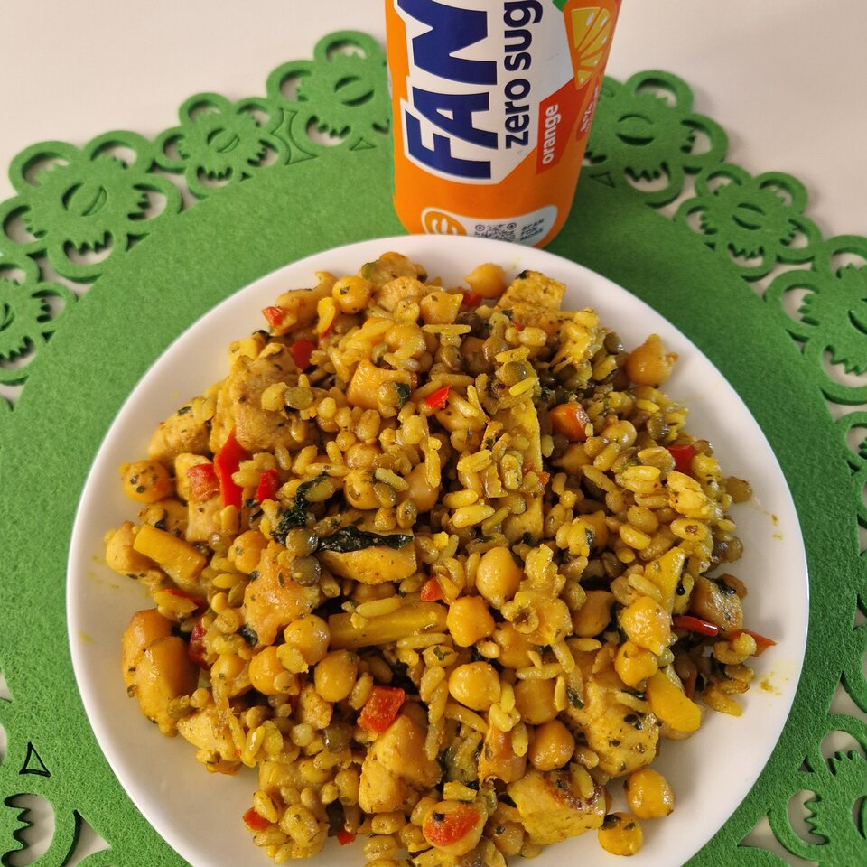 Ryż kurkuma  mięsko i ciecierzyca 😋 - rozmowa_kontrolowana