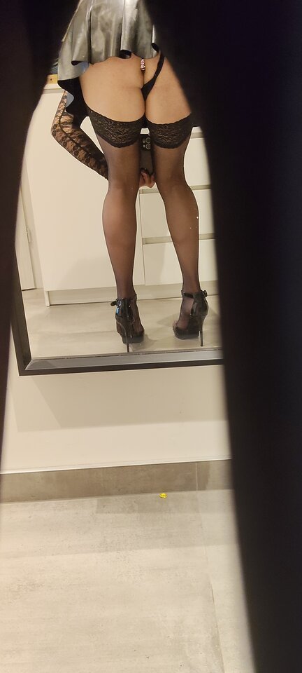 1000009729.jpg - HighHeelsPanty