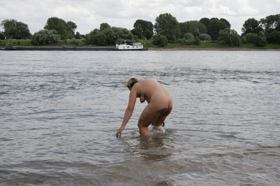 in-the-river-23_15609893749_o.jpg - nakedgirl