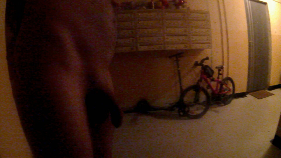 Wyjście na klatke schodową 20260628_0310.mp4_snapshot_01.16_[2 - Krzysztof_cfnm