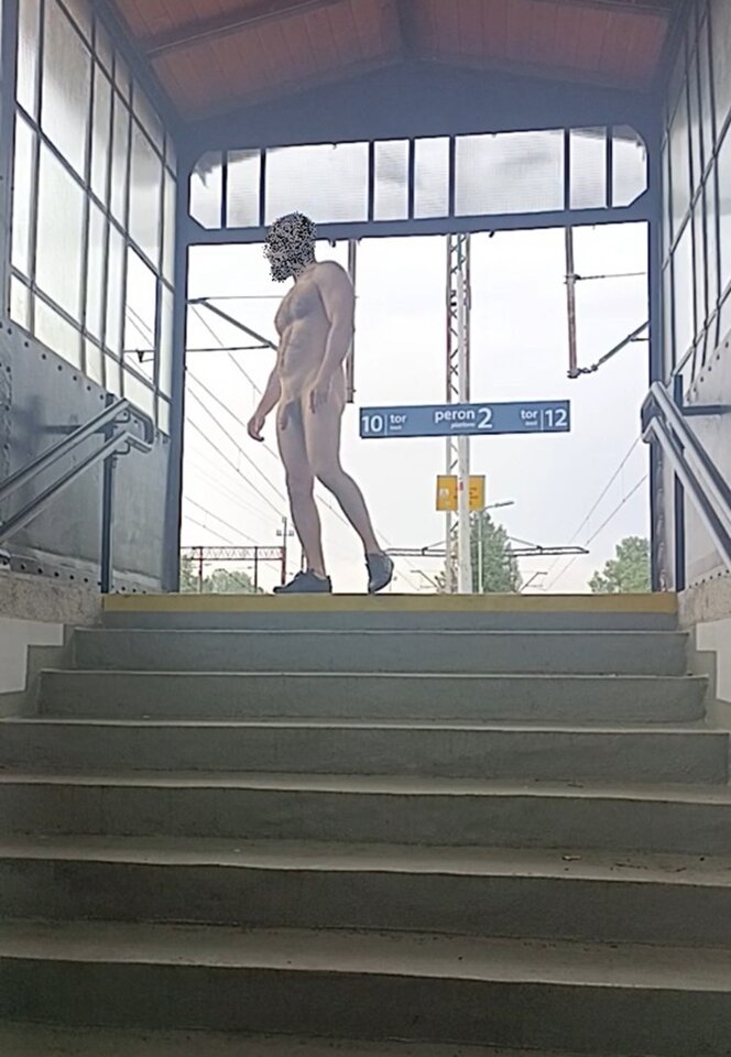 per_1.jpg - PublicPlaces