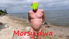 W plenerze nad morzem.