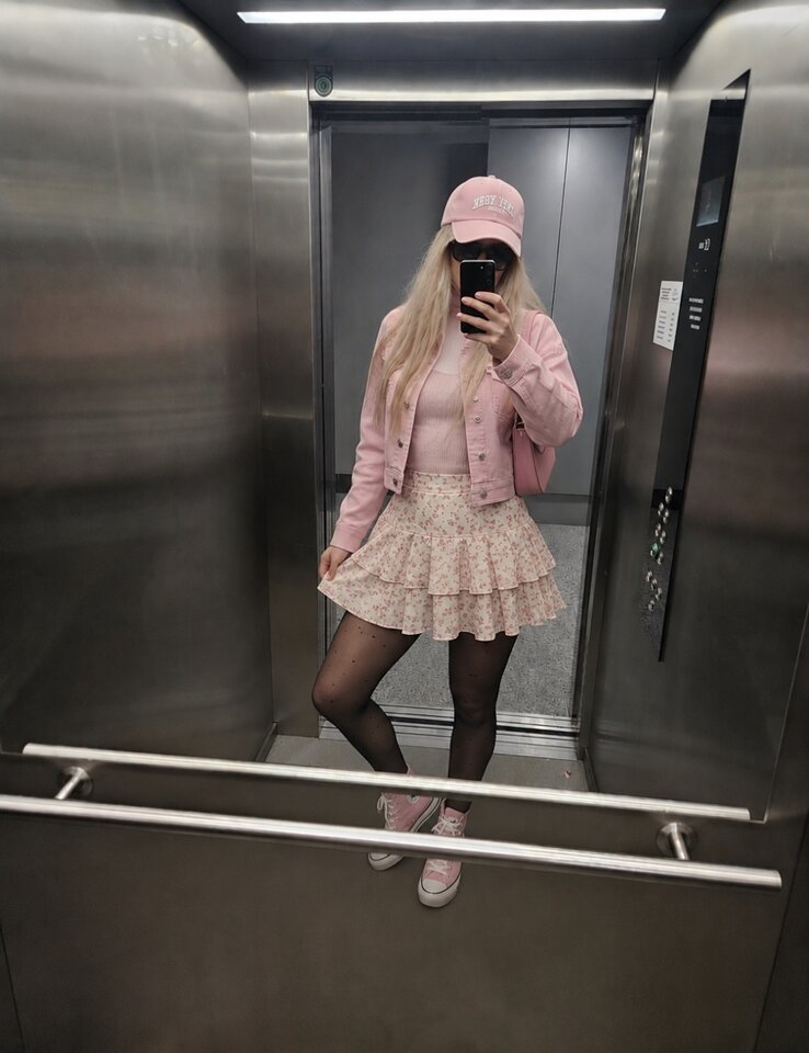 Pink 😇 - Ameliatrans