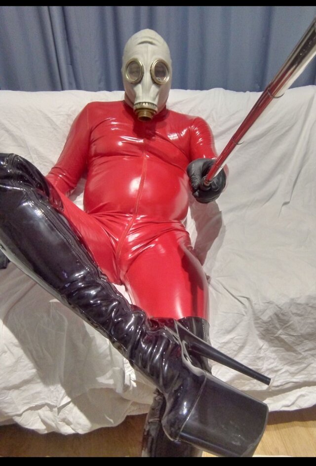 Latexbitch2202