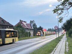 Pociąg ze słodem jęczmiennym jadący do browarów Tyskich.jpe