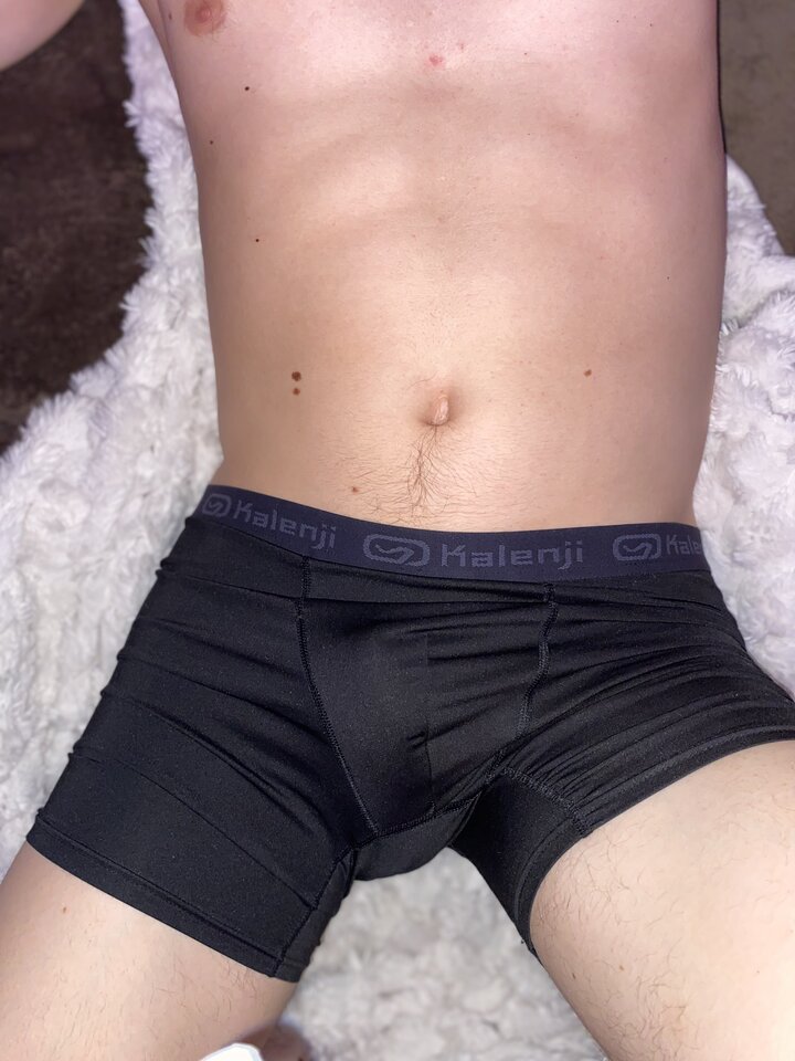 Ciekawe co tam chowa w majteczkach? 🤗💋 - HoneyTease