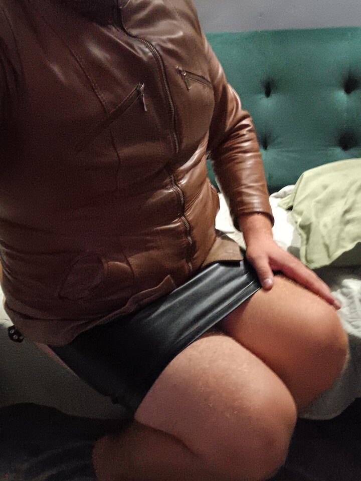 1000033649.jpg - LeatherFetish94