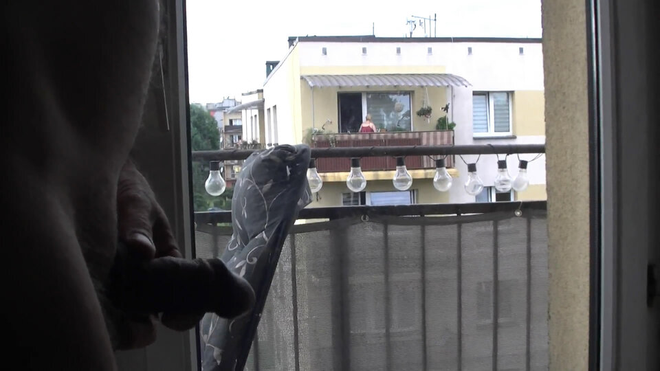 Sąsiadka na balkonie.mp4_snapshot_02.46_[2026.09.07_17.02.14].j - Krzysztof_cfnm
