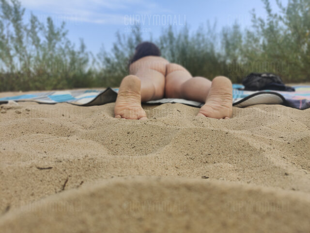 CurvyMonali