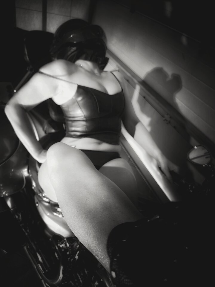 33828.jpg - Mr_Mrs_Smiths