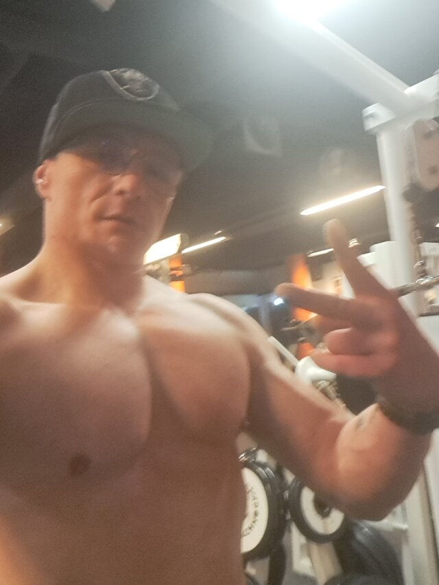Adamsik1