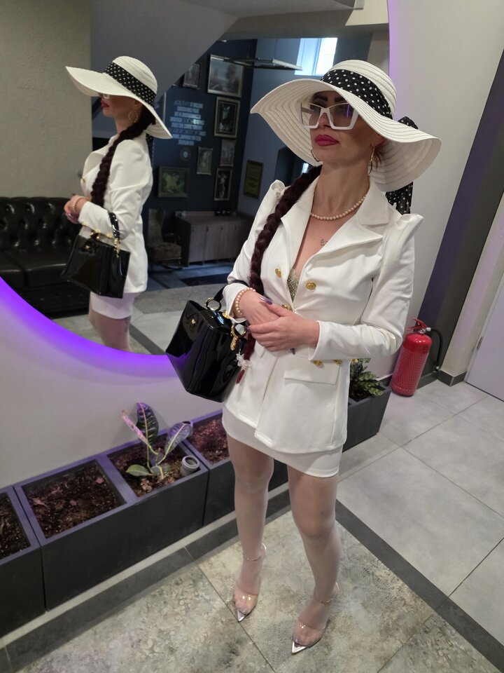 8068.jpg - NylonssHeels