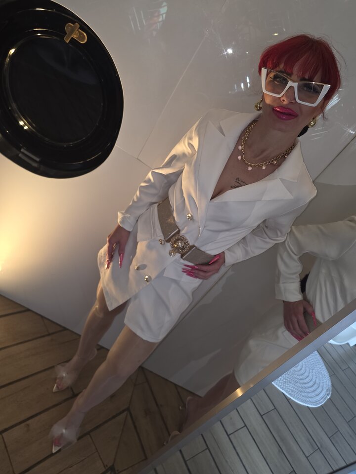 15975.jpg - NylonssHeels