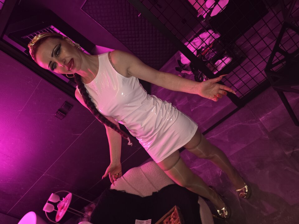 15737.jpg - NylonssHeels