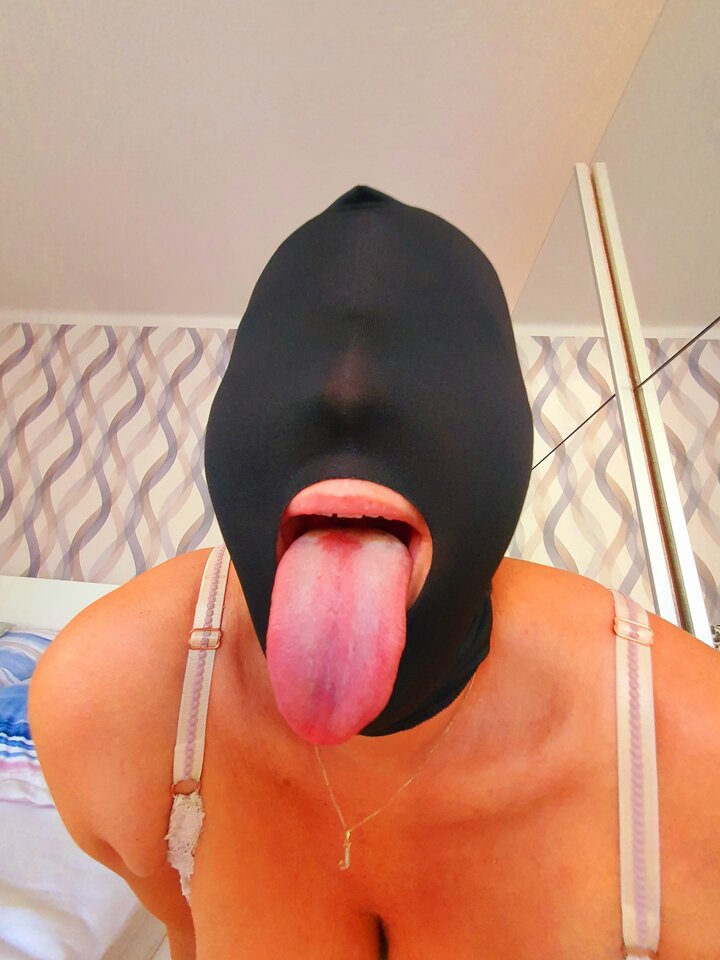 1000130300.jpg - Milfmom4