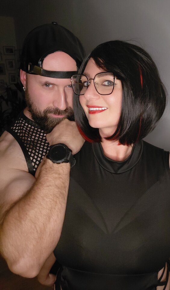 1000031870.jpg - CuckoldCouple_Bi