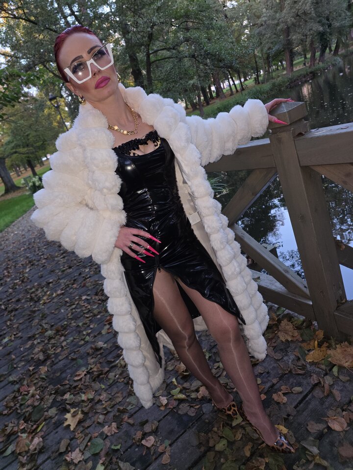16332.jpg - NylonssHeels